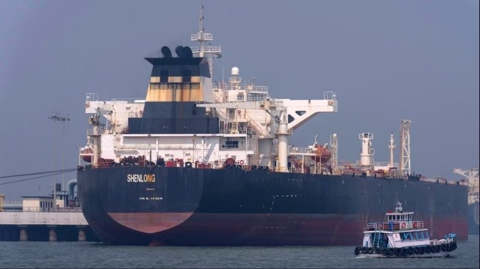 hormuz strait closure triggers global energy crisis fears